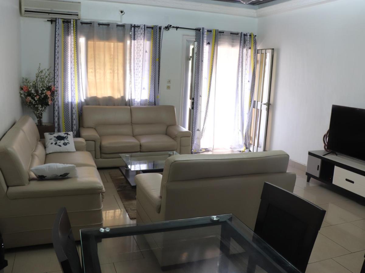 Grand Appartement A Essos Mobile Yaoundé 外观 照片