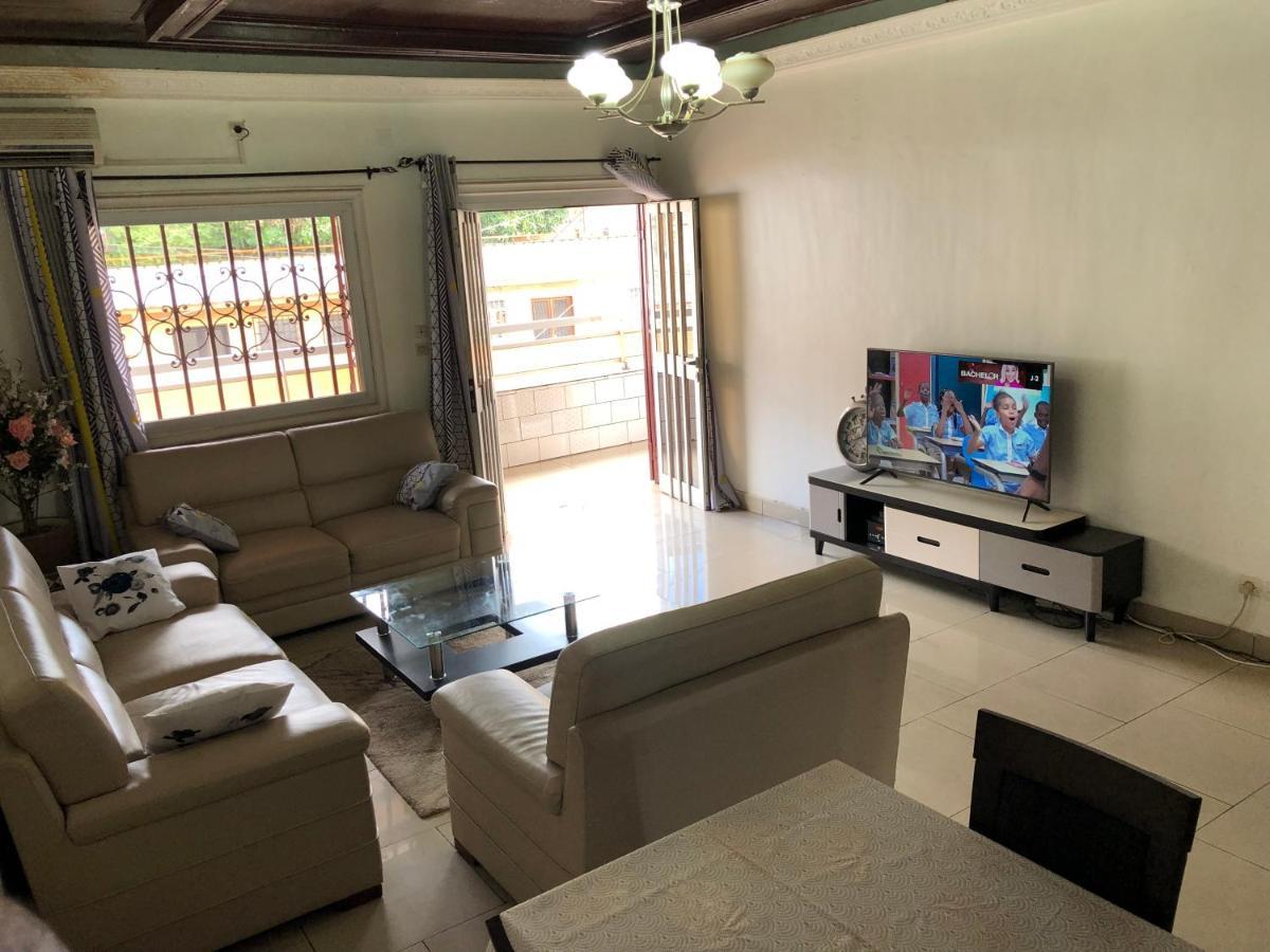 Grand Appartement A Essos Mobile Yaoundé 外观 照片